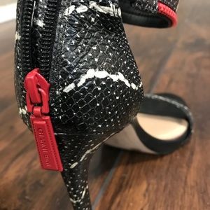 Gianni Bini snakeskin pattern shoes